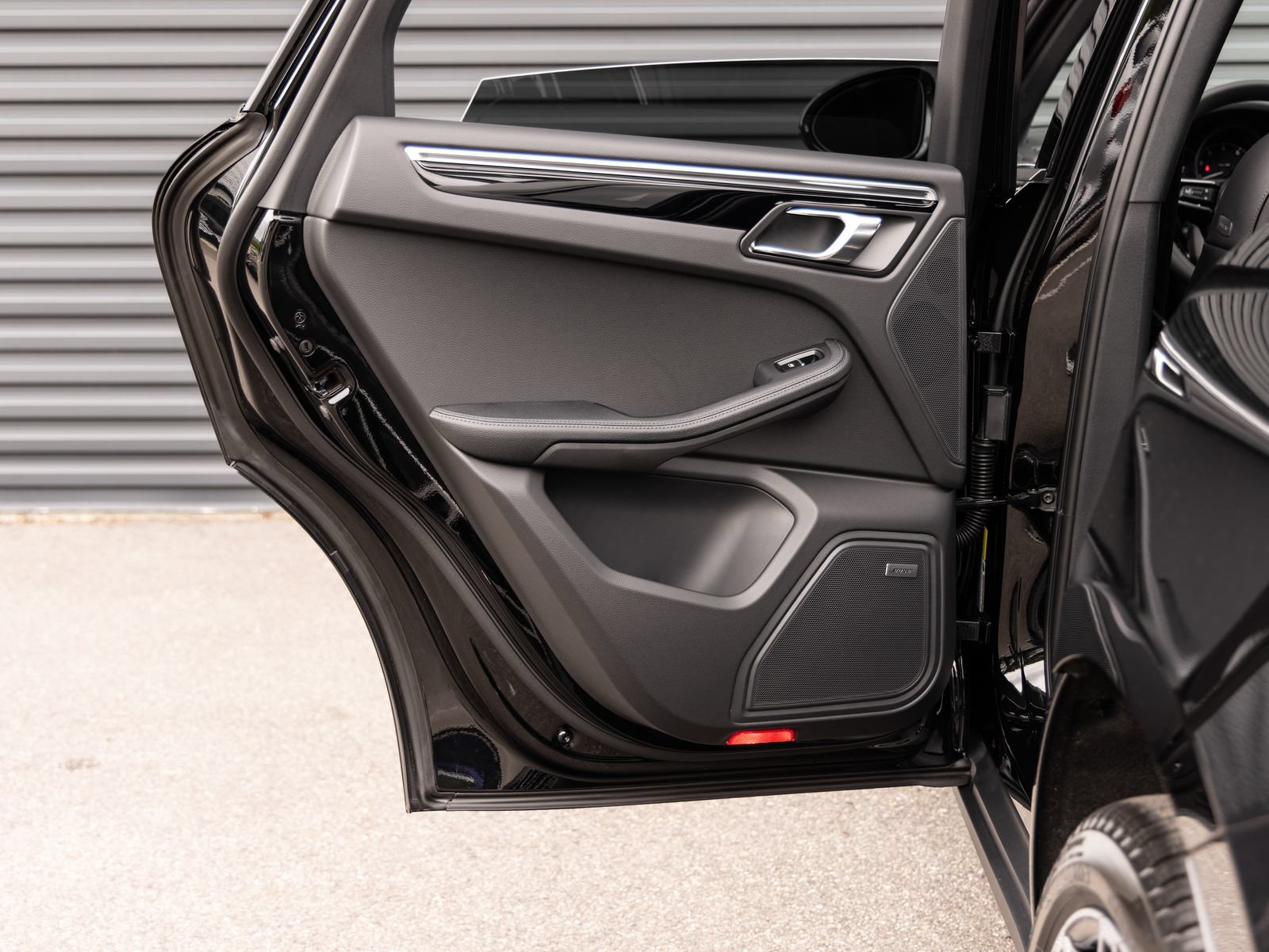 Certified 2026 Porsche Macan AWD/4WD image 25