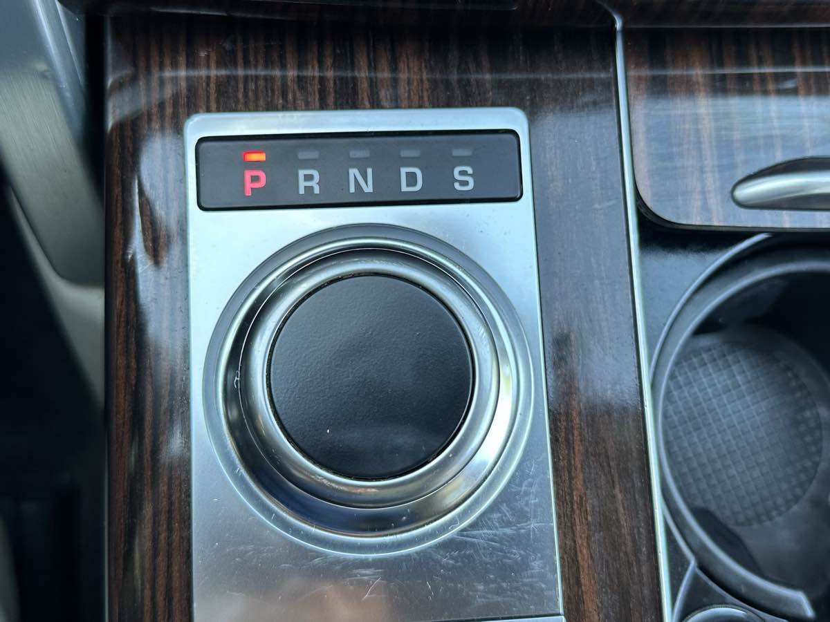 Used 2014 Land Rover Range Rover HSE image 42