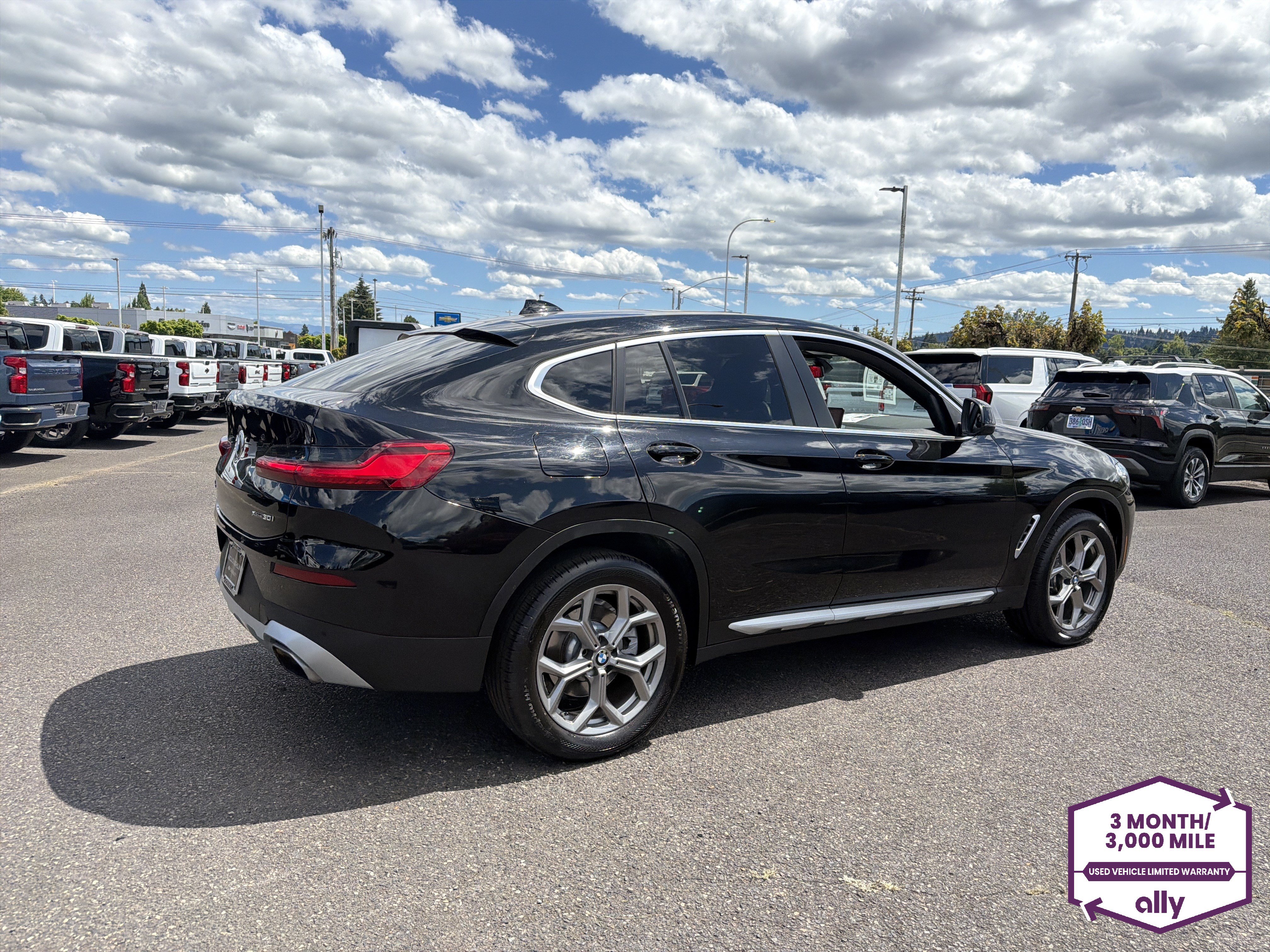 Used 2025 BMW X4 xDrive30i AWD/4WD image 5