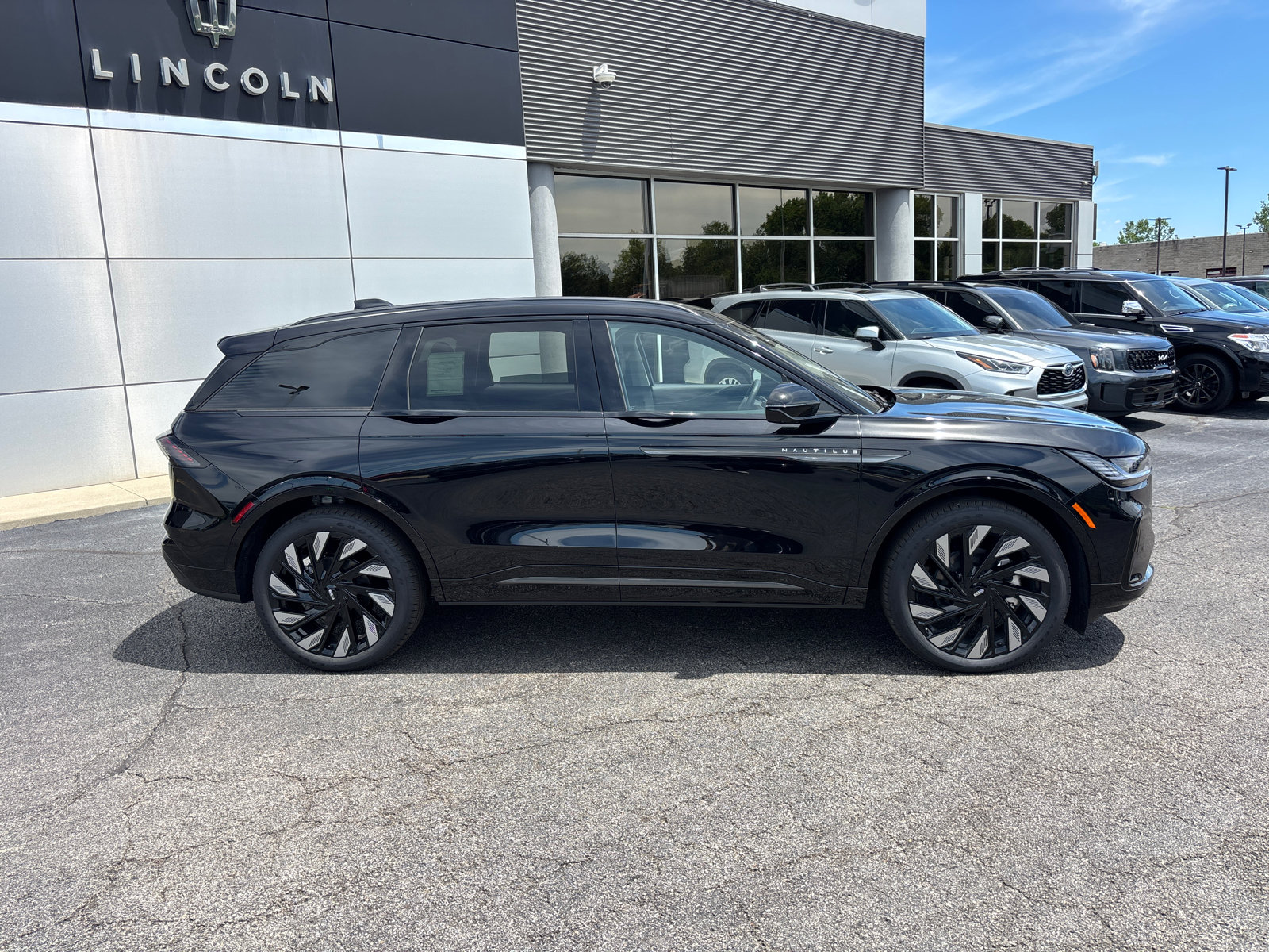 New 2026 Lincoln Nautilus Reserve w/ Jet Appearance Package AWD/4WD image 8