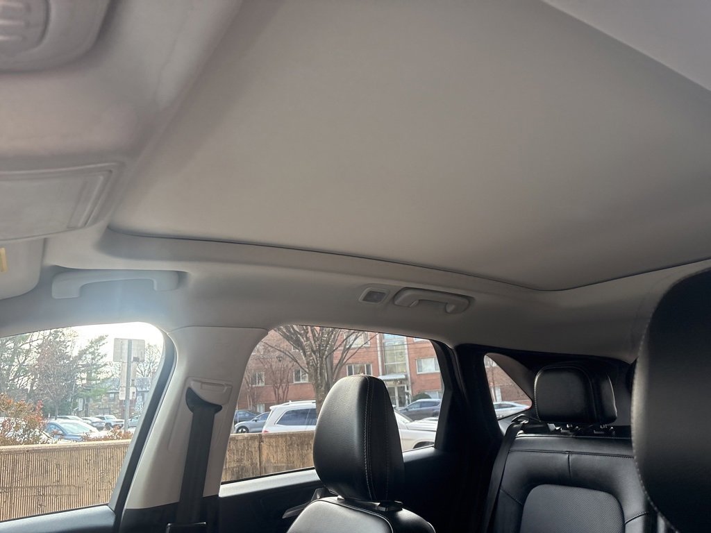 Used 2022 Ford Escape Titanium w/ Class II Trailer Tow Package image 13