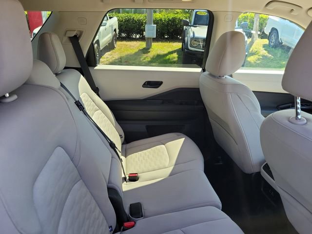 Used 2025 Nissan Pathfinder SV FWD image 31