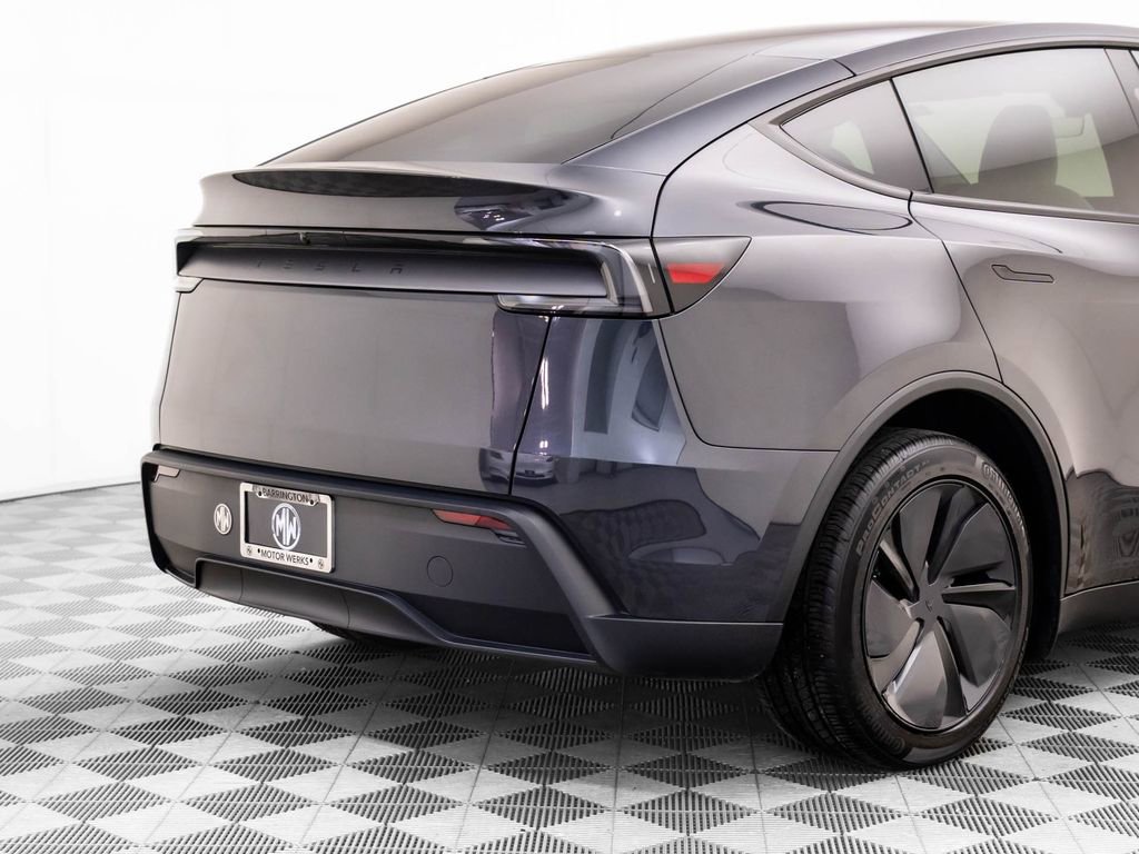Used 2026 Tesla Model Y 2WD image 35