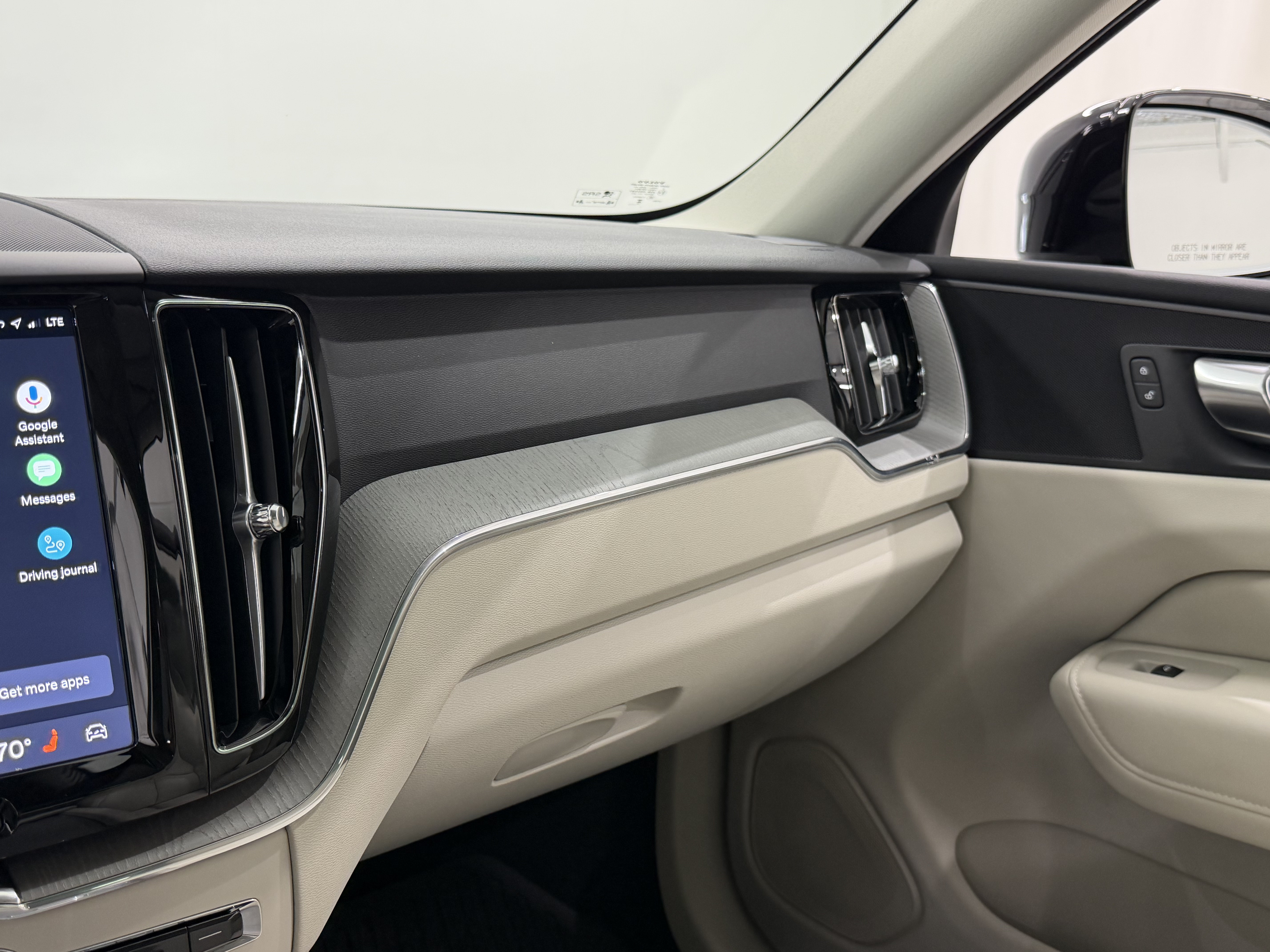 Used 2025 Volvo XC60 B5 Plus w/ Climate Package PRO AWD/4WD image 46
