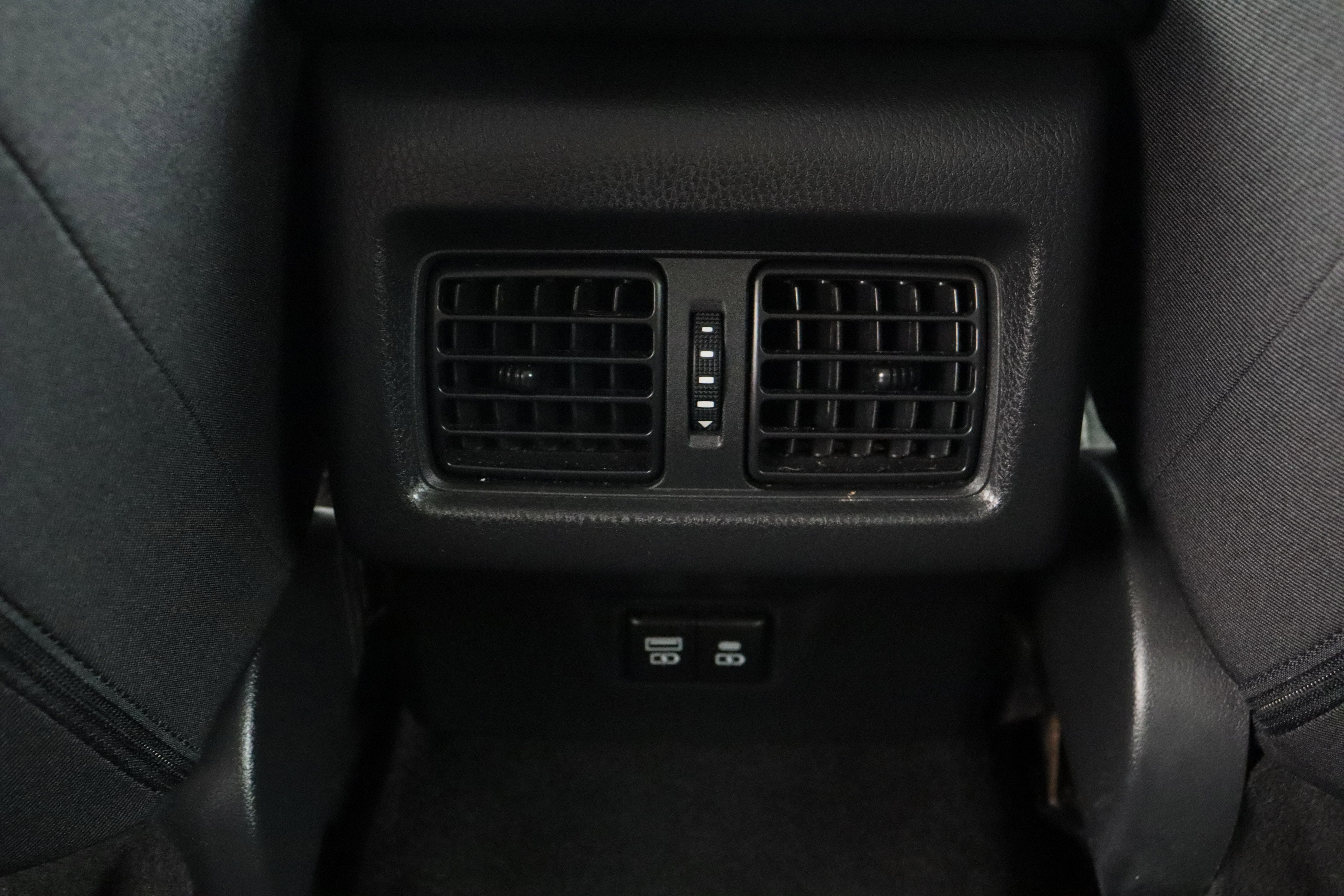 Used 2025 Toyota Camry LE FWD image 28