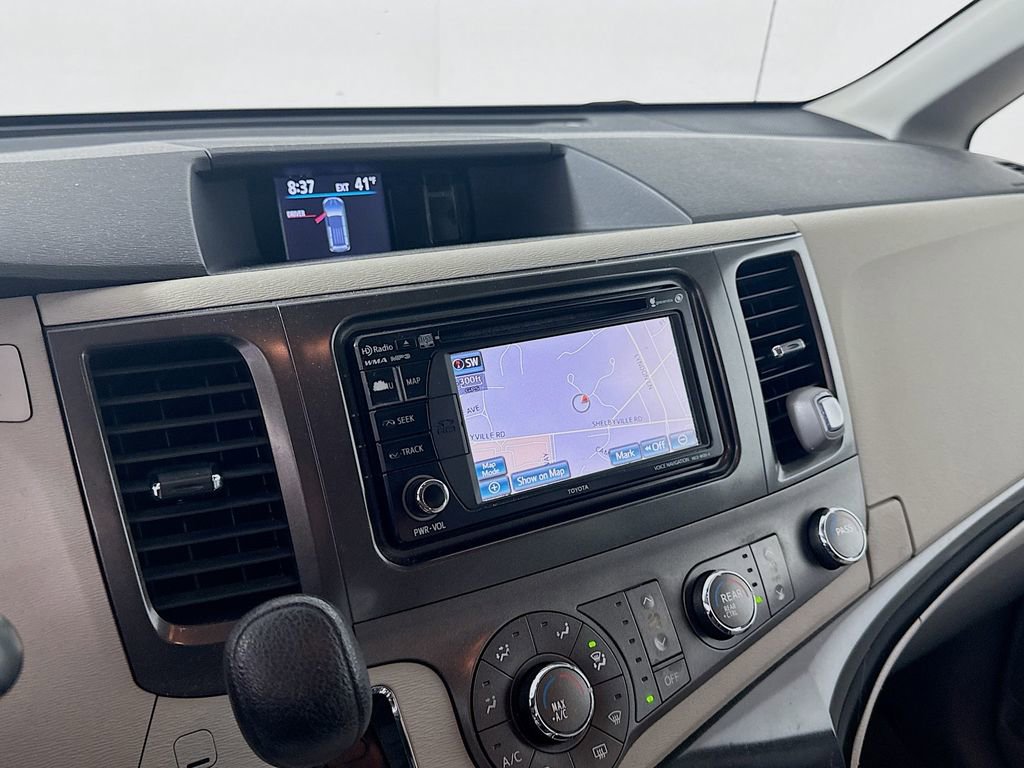 Used 2012 Toyota Sienna LE w/ Towing Pkg image 9