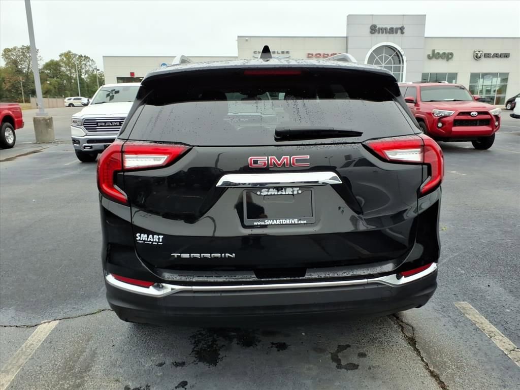 Used 2024 GMC Terrain SLT image 4
