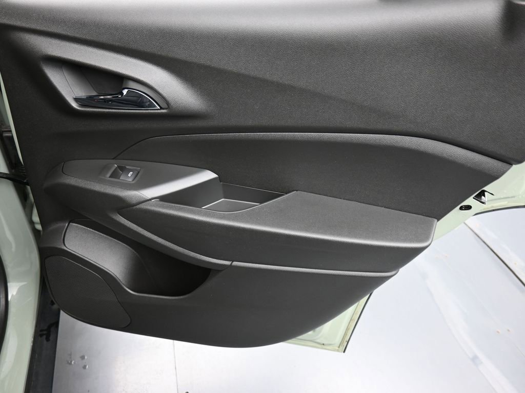 Used 2024 Chevrolet Trax RS w/ Driver Confidence Package image 14