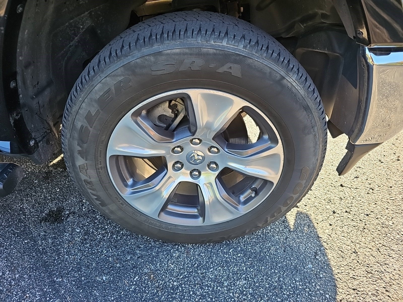 Used 2020 RAM 1500 Laramie AWD/4WD image 8