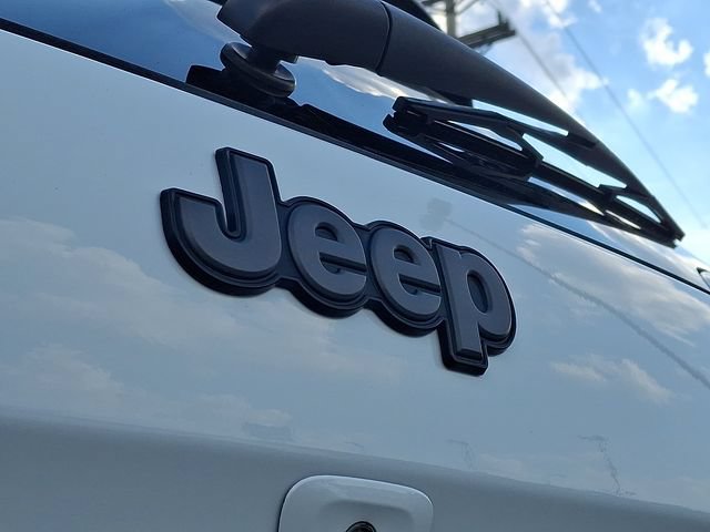 Used 2015 Jeep Cherokee Trailhawk w/ Leather Interior Group AWD/4WD image 29
