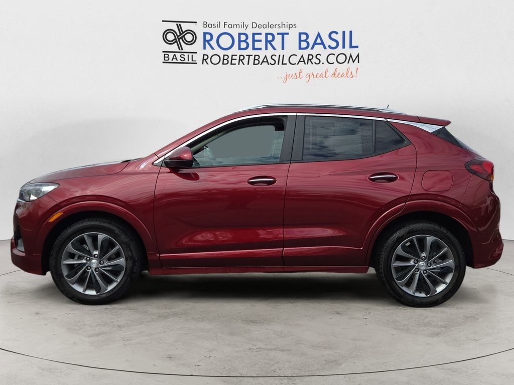Used 2023 Buick Encore GX Select w/ Sport Touring Package image 2