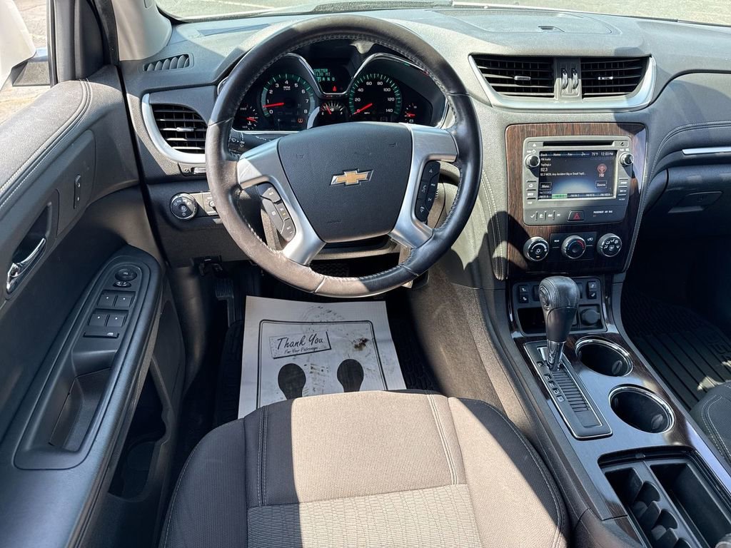 Used 2017 Chevrolet Traverse LT w/ Style and Technology Package FWD image 14