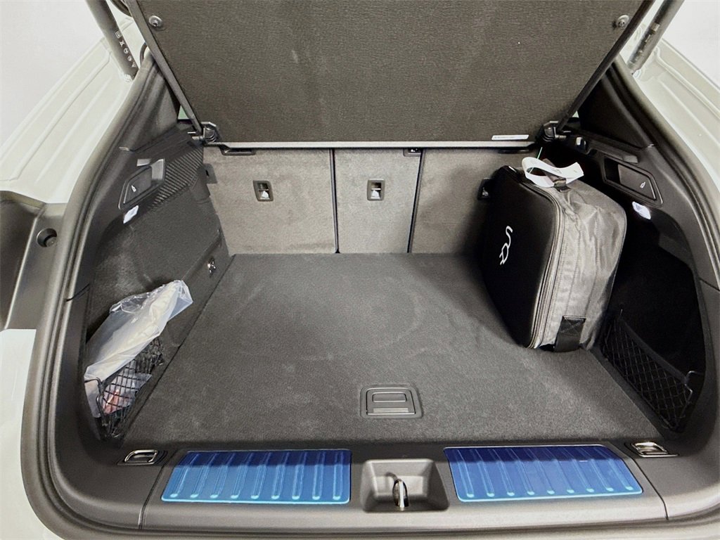 Used 2025 Porsche Macan Electric image 28