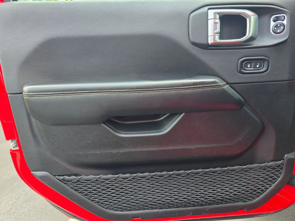 Used 2024 Jeep Wrangler Unlimited Sahara image 22