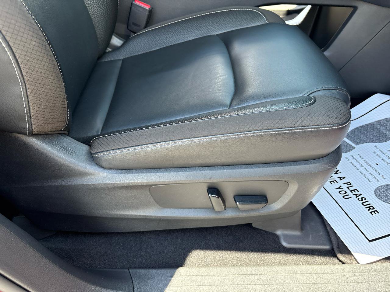 Used 2022 Nissan Pathfinder SL AWD/4WD image 28