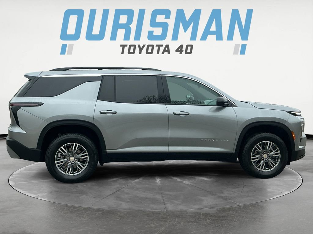 Used 2026 Chevrolet Traverse LT FWD image 8