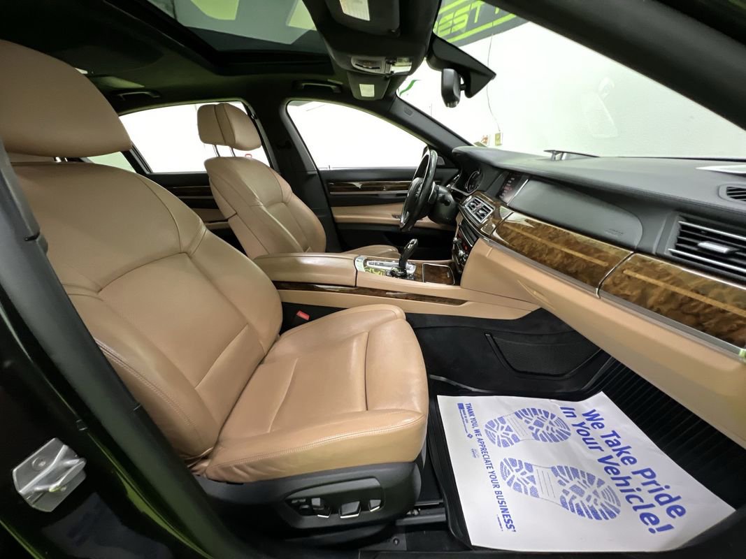 Used 2015 BMW 750Li xDrive AWD/4WD image 29
