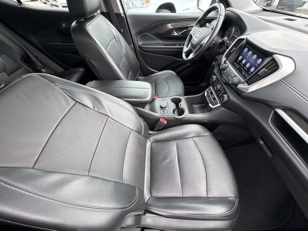 Used 2024 GMC Terrain SLT image 13