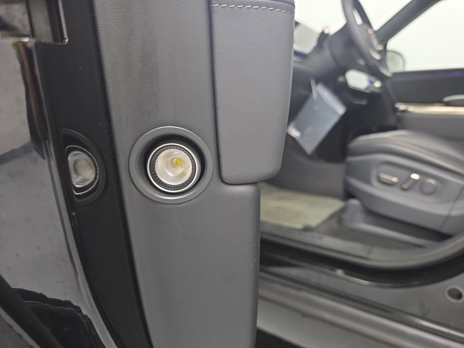 Used 2022 Rivian R1T Adventure image 30