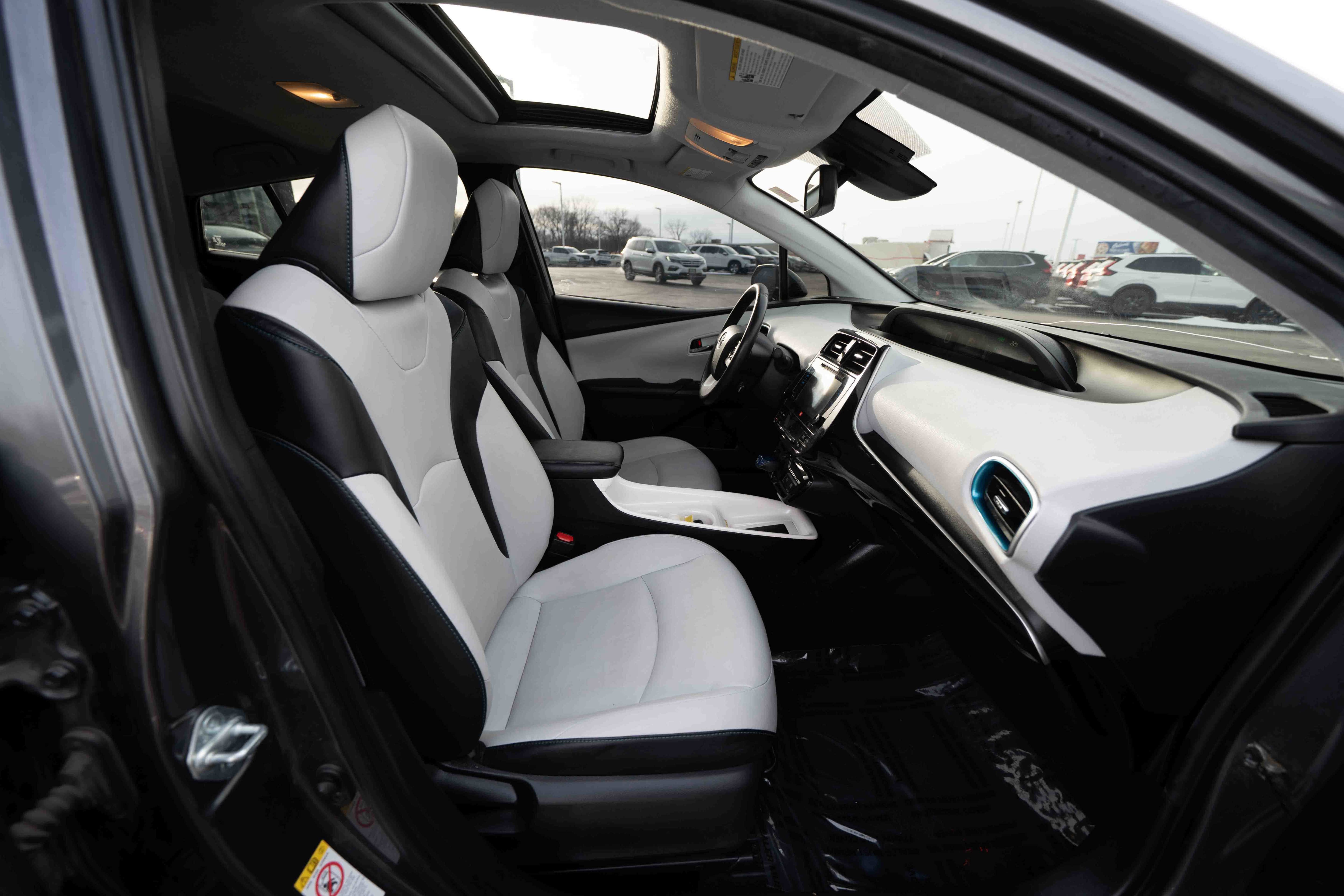 Used 2017 Toyota Prius Four image 26