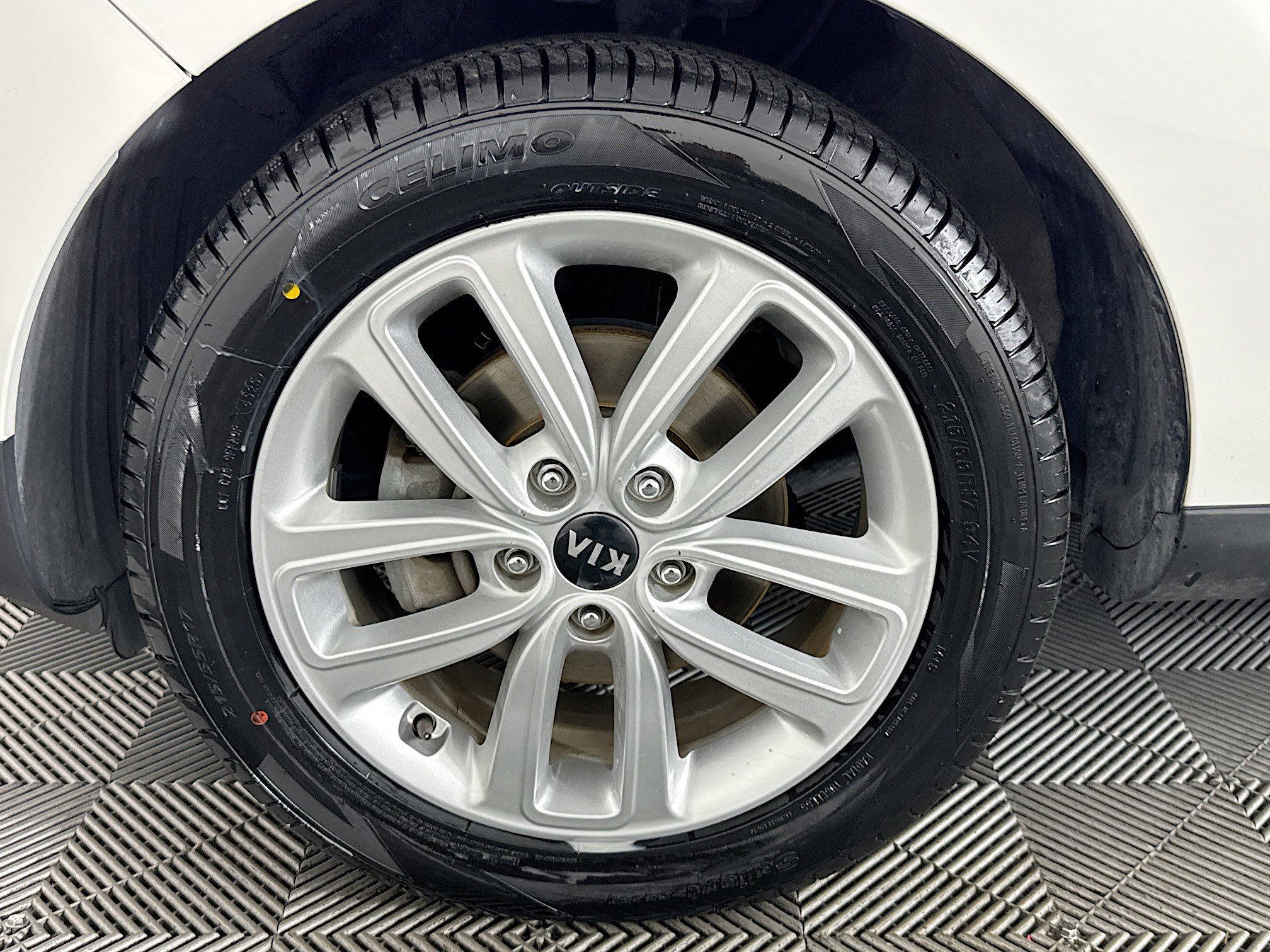 Used 2018 Kia Soul + FWD image 36