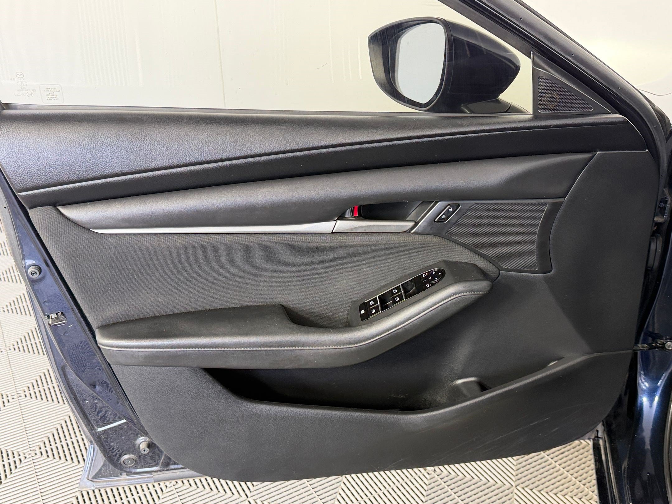 Used 2020 MAZDA MAZDA3 Sedan FWD image 12
