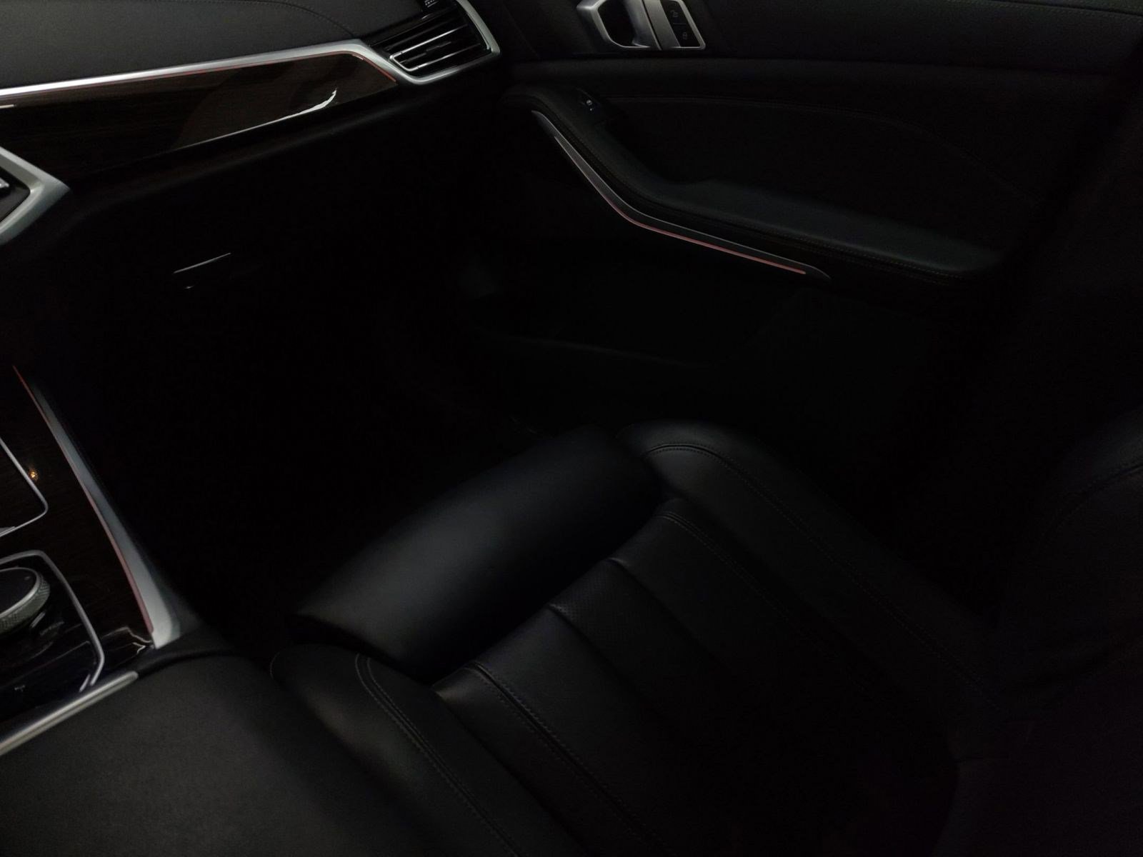 Used 2021 BMW X5 xDrive40i w/ M Sport Package image 26