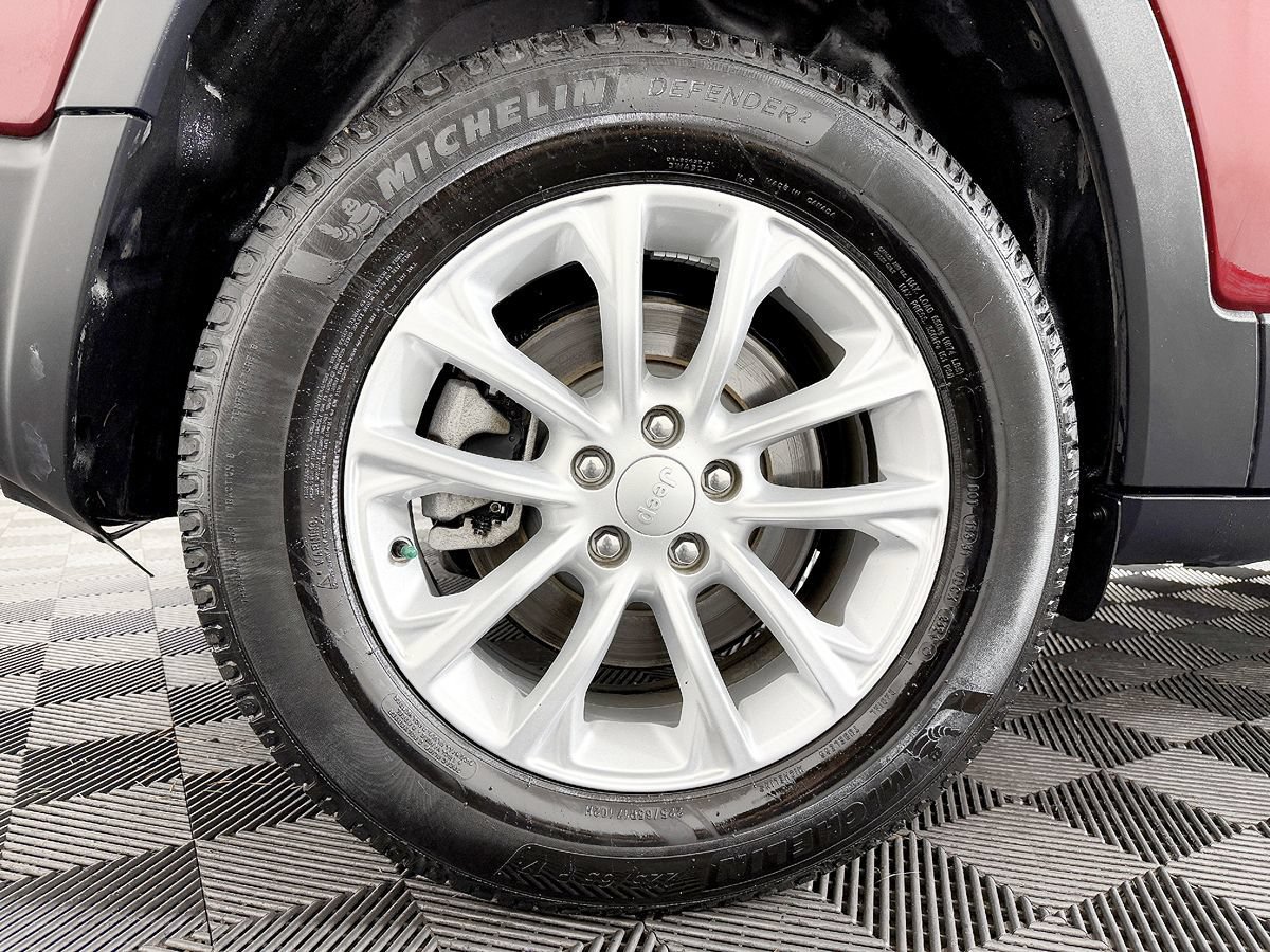 Used 2021 Jeep Cherokee Latitude AWD/4WD image 23