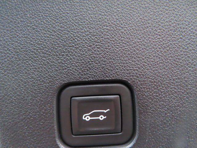 Used 2025 Chevrolet Traverse LT AWD/4WD image 32