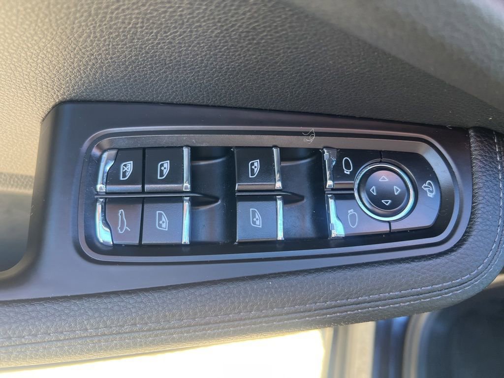 Used 2022 Porsche Macan Base image 48