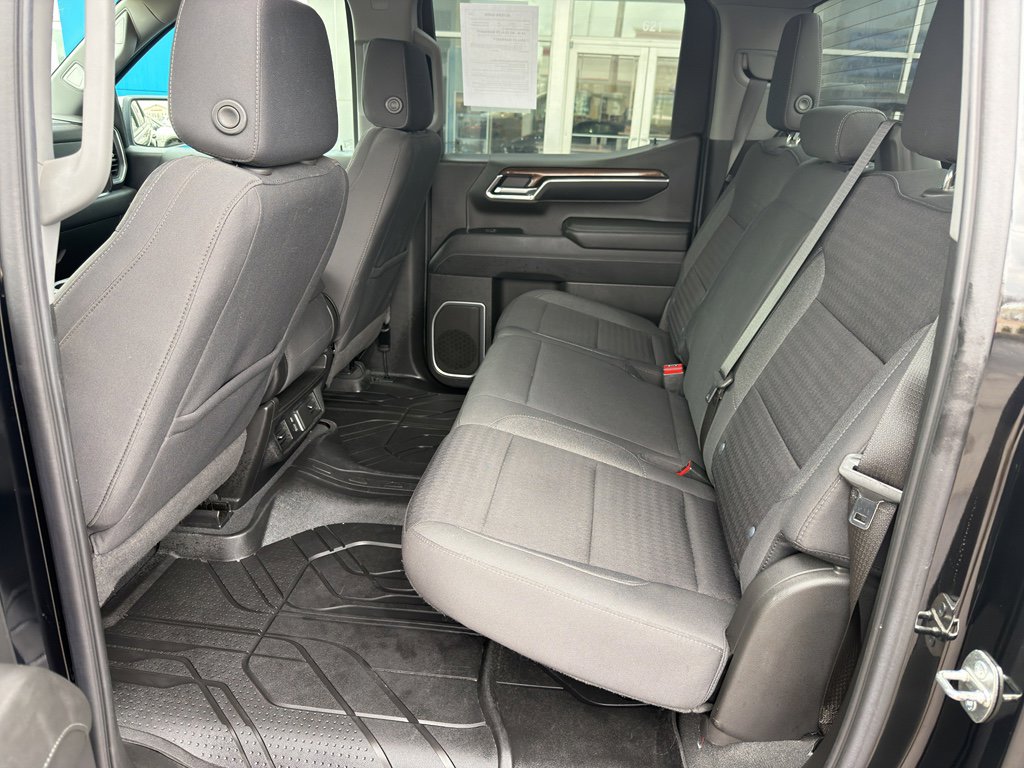 Used 2023 Chevrolet Silverado 1500 LT AWD/4WD image 9