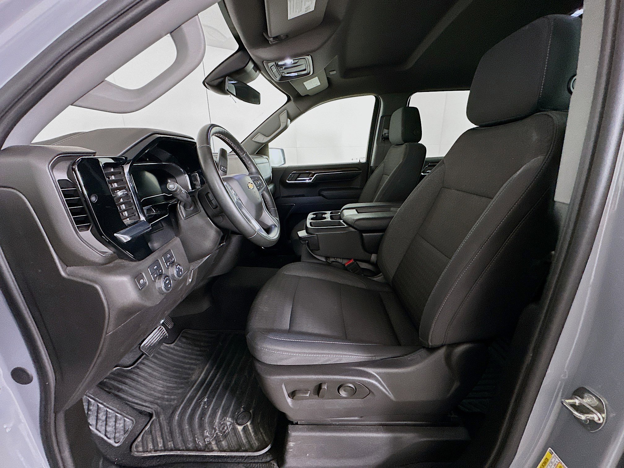 Used 2024 Chevrolet Silverado 1500 LT image 13