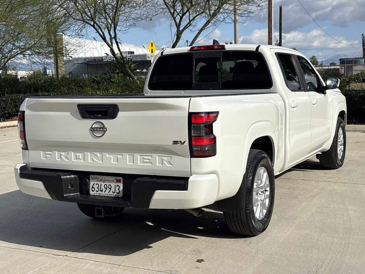 Used 2022 Nissan Frontier SV image 3