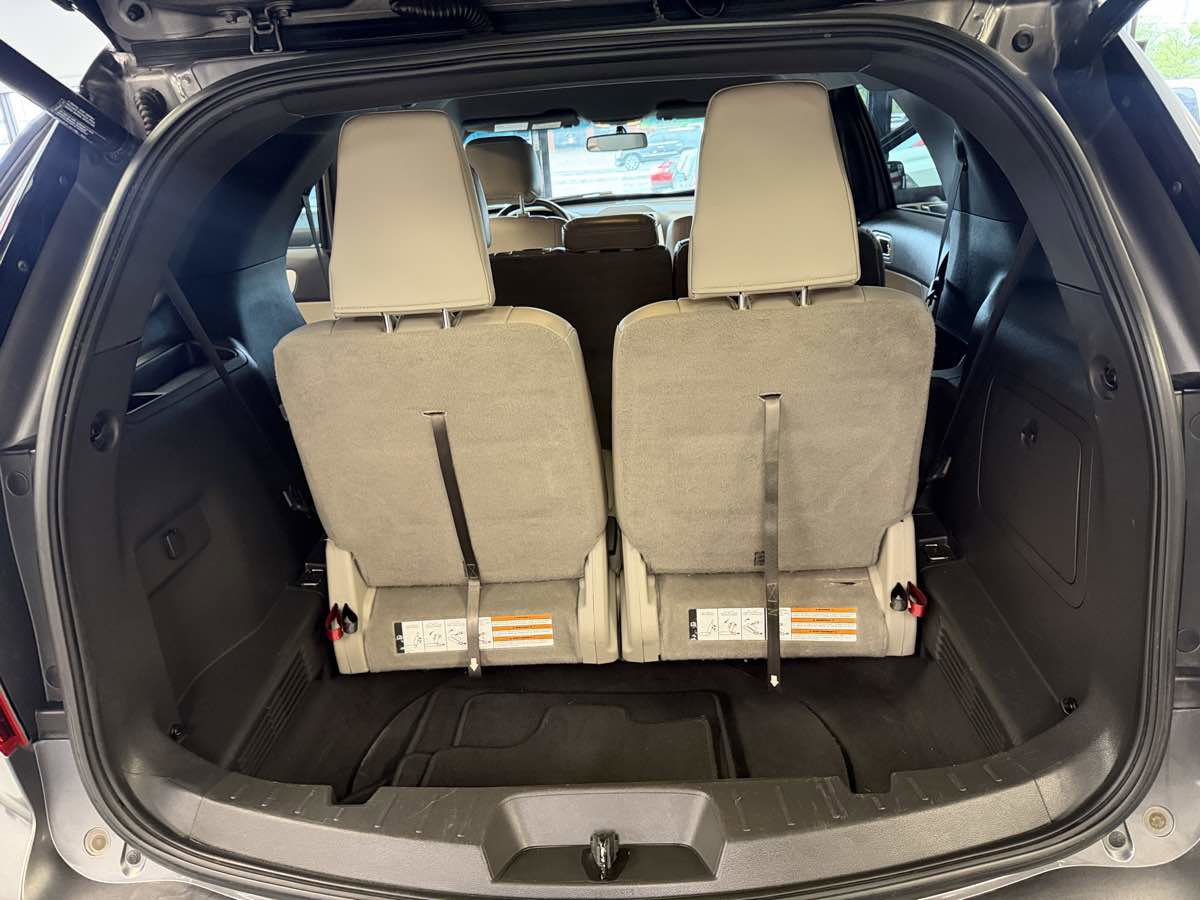 Used 2013 Ford Explorer XLT FWD image 22