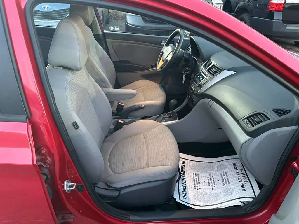 Used 2015 Hyundai Accent GLS image 12