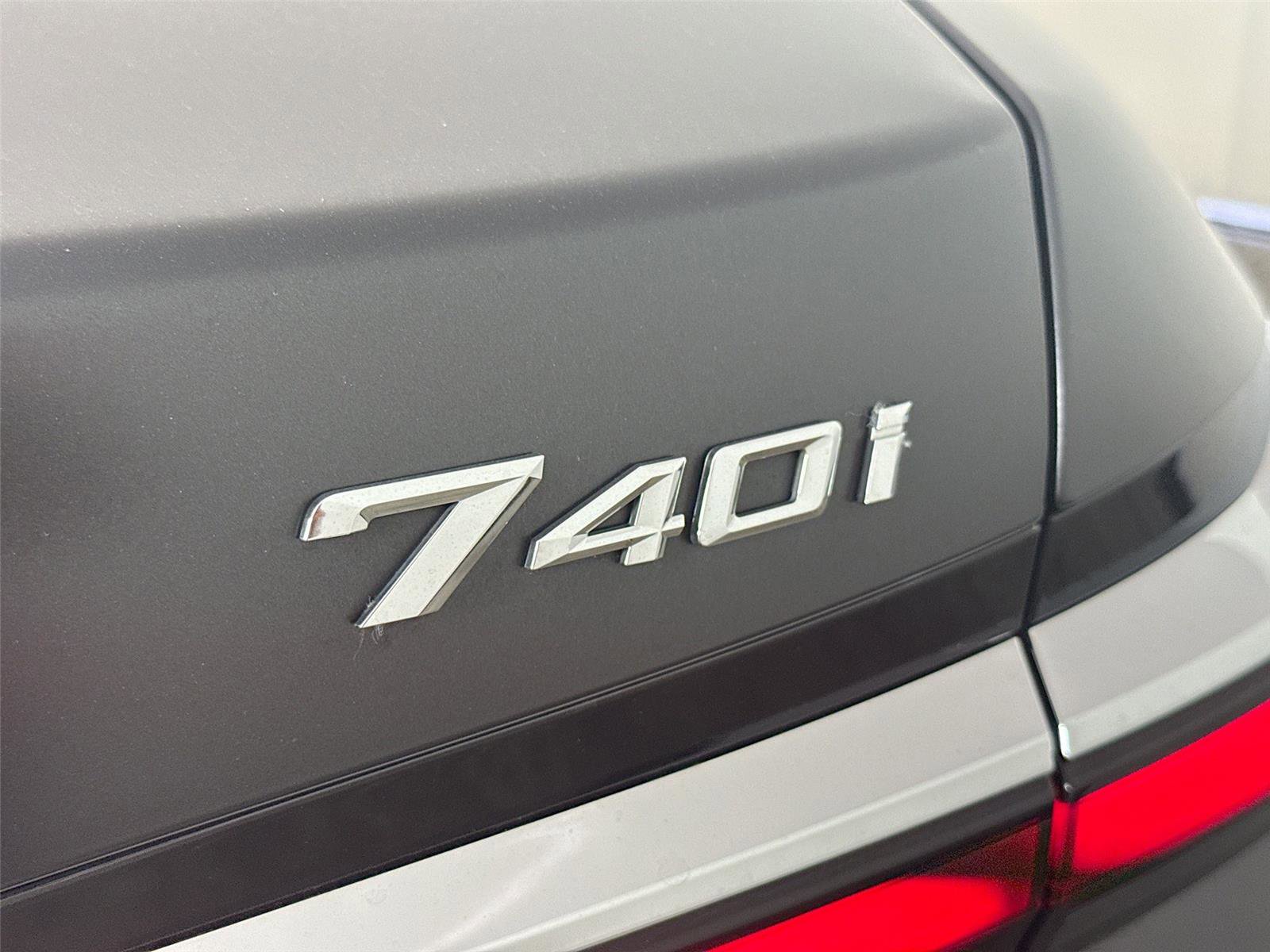 Used 2023 BMW 740i w/ Executive Package RWD image 36