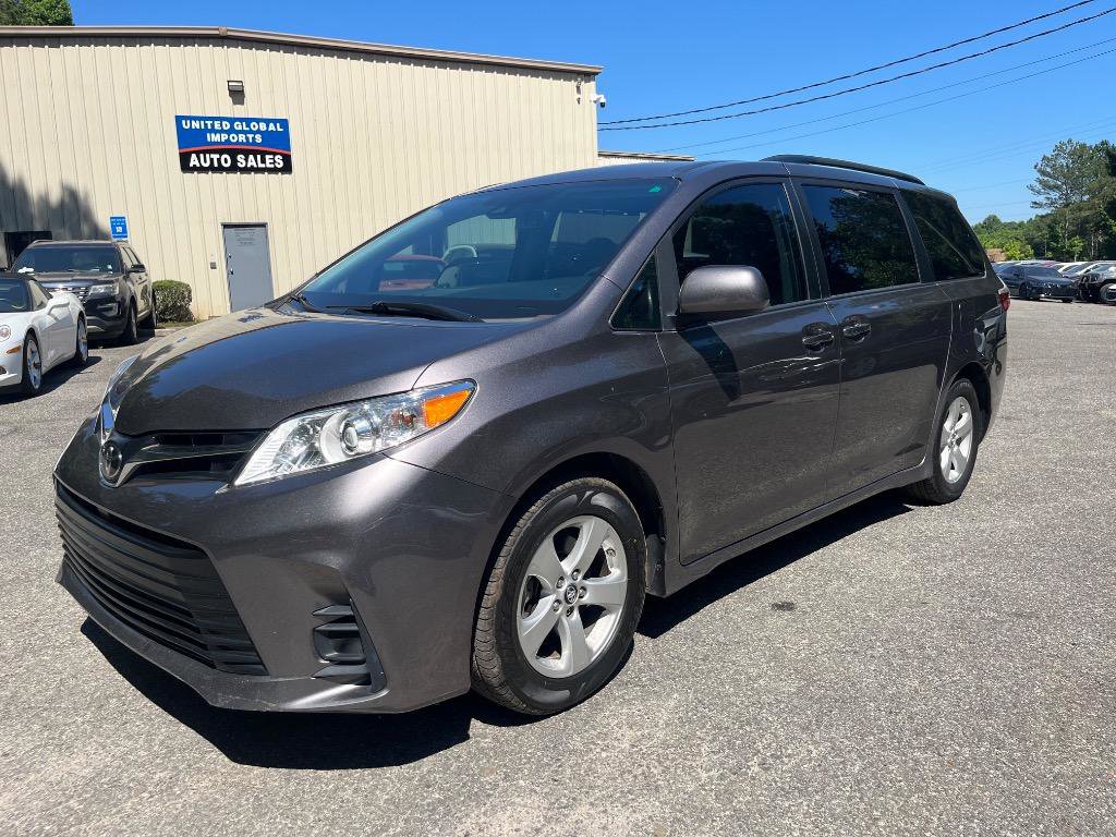 Used 2019 Toyota Sienna LE FWD image 1