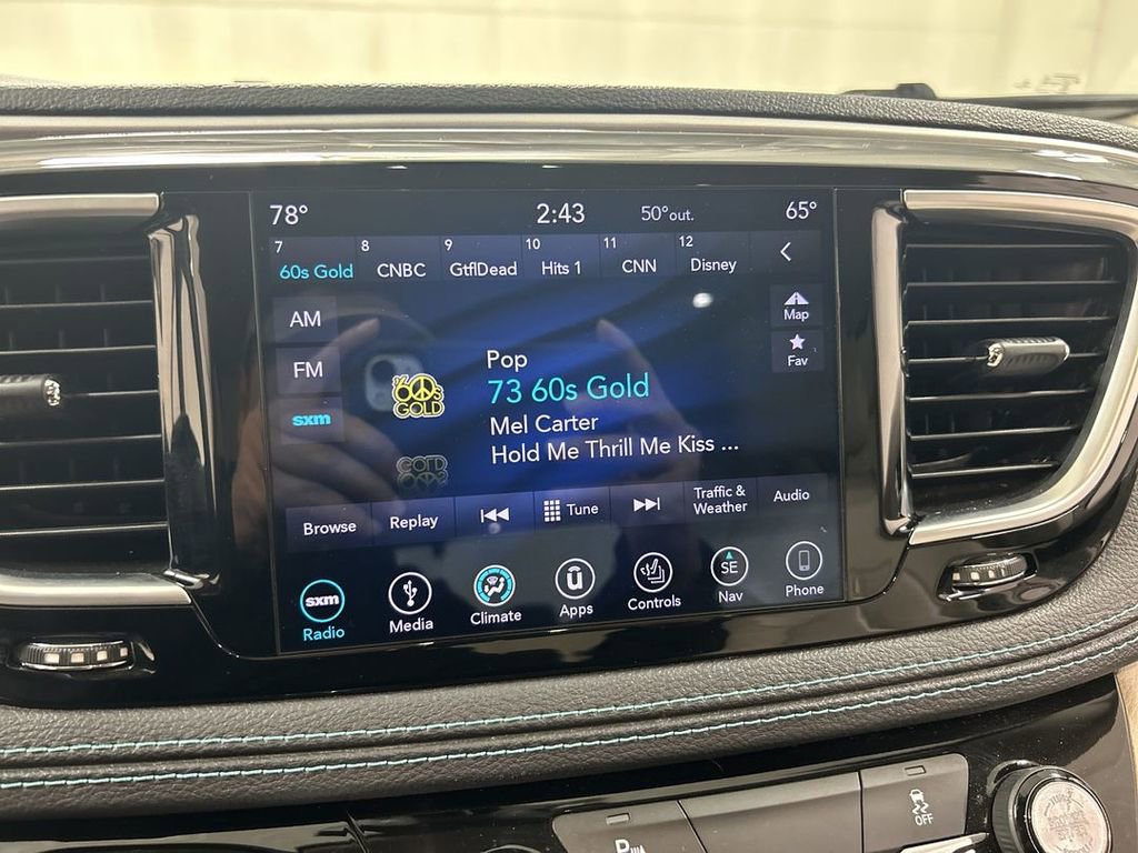 Used 2018 Chrysler Pacifica Limited FWD image 14