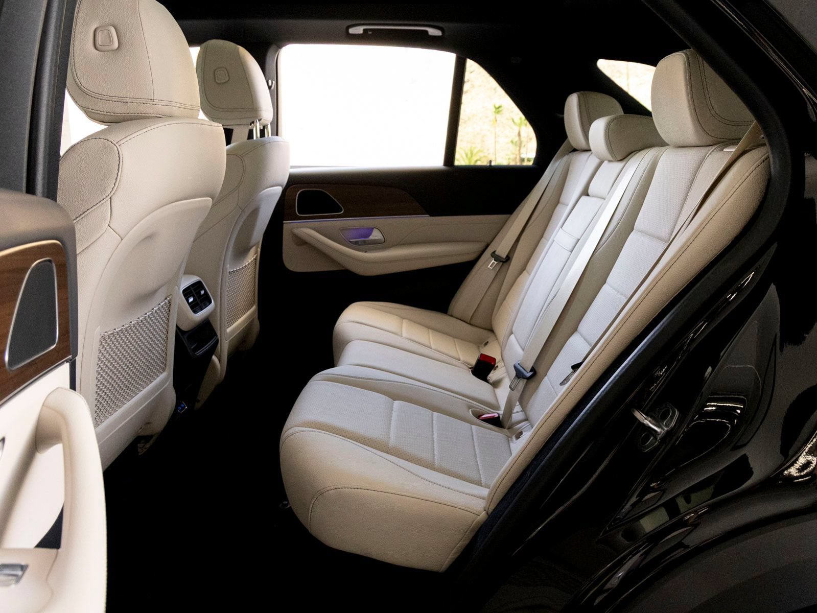 Certified 2025 Mercedes-Benz GLE 450e 4MATIC w/ Driver Assistance Package image 21