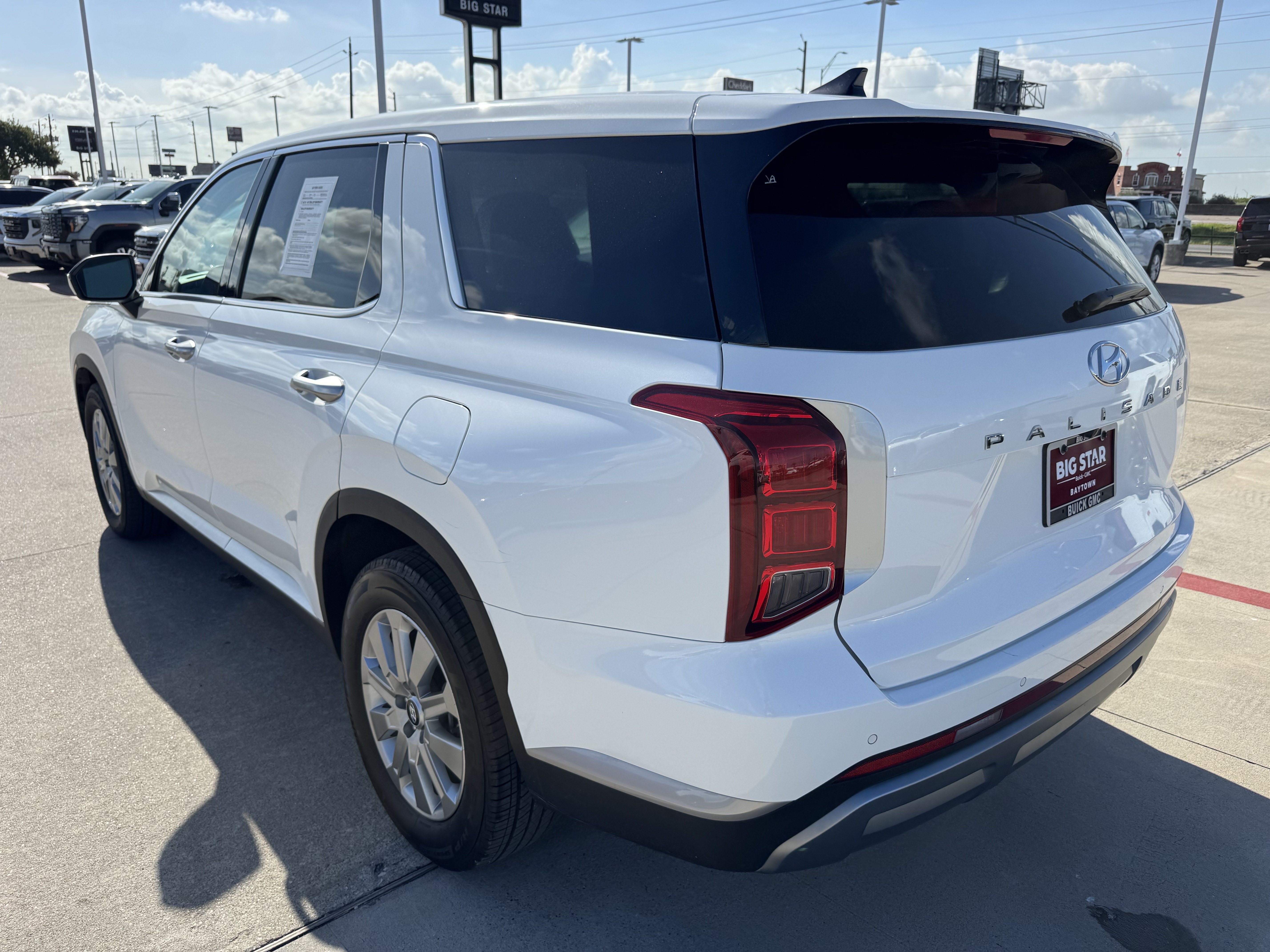 Used 2025 Hyundai Palisade SE FWD image 8