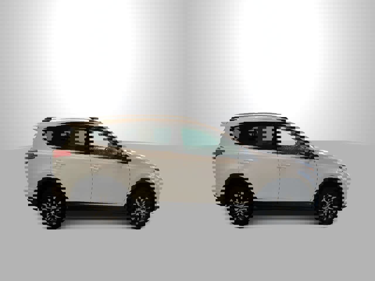 Used 2018 Toyota RAV4 LE image 9