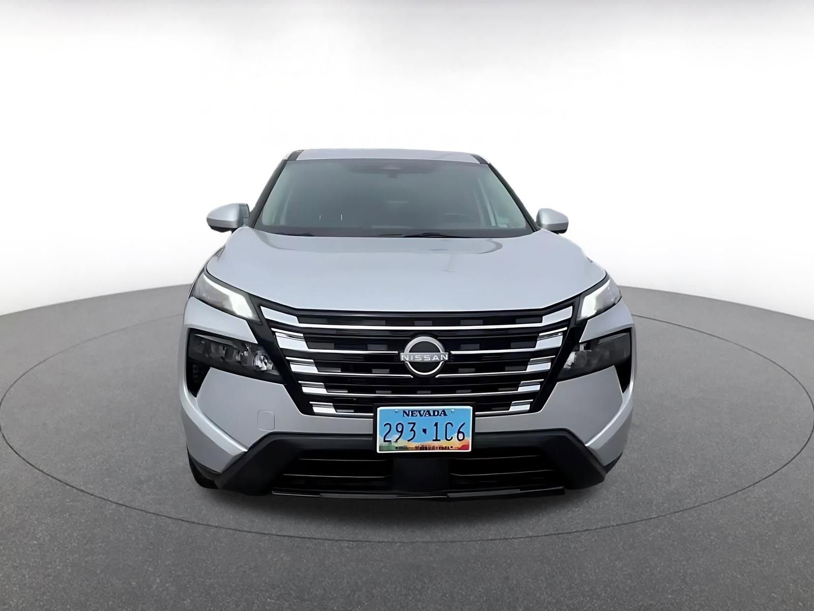 Used 2025 Nissan Rogue SV FWD image 4