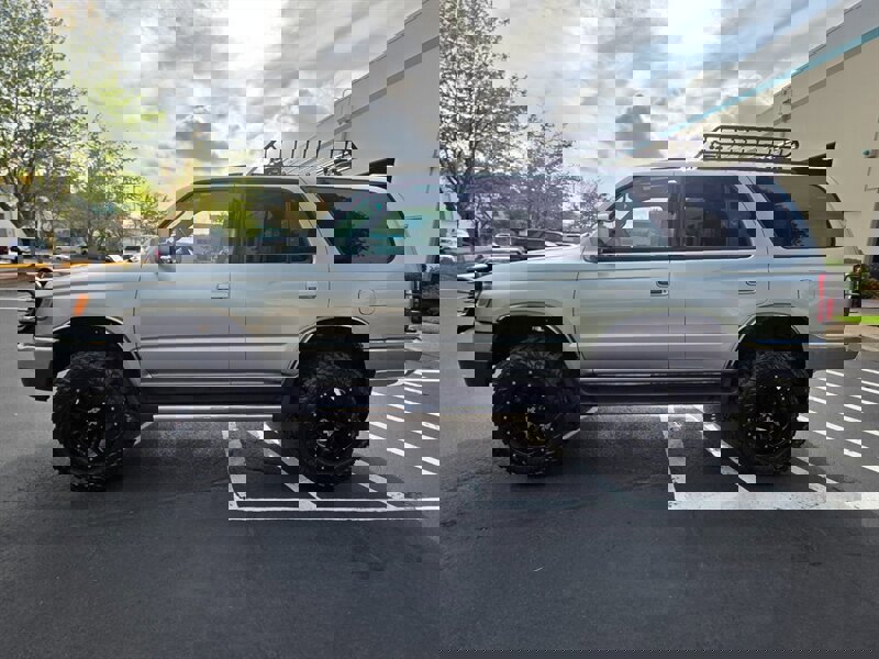 Used 2001 Toyota 4Runner SR5 image 3