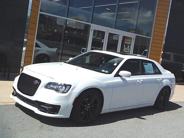 Certified 2023 Chrysler 300 C RWD image 1