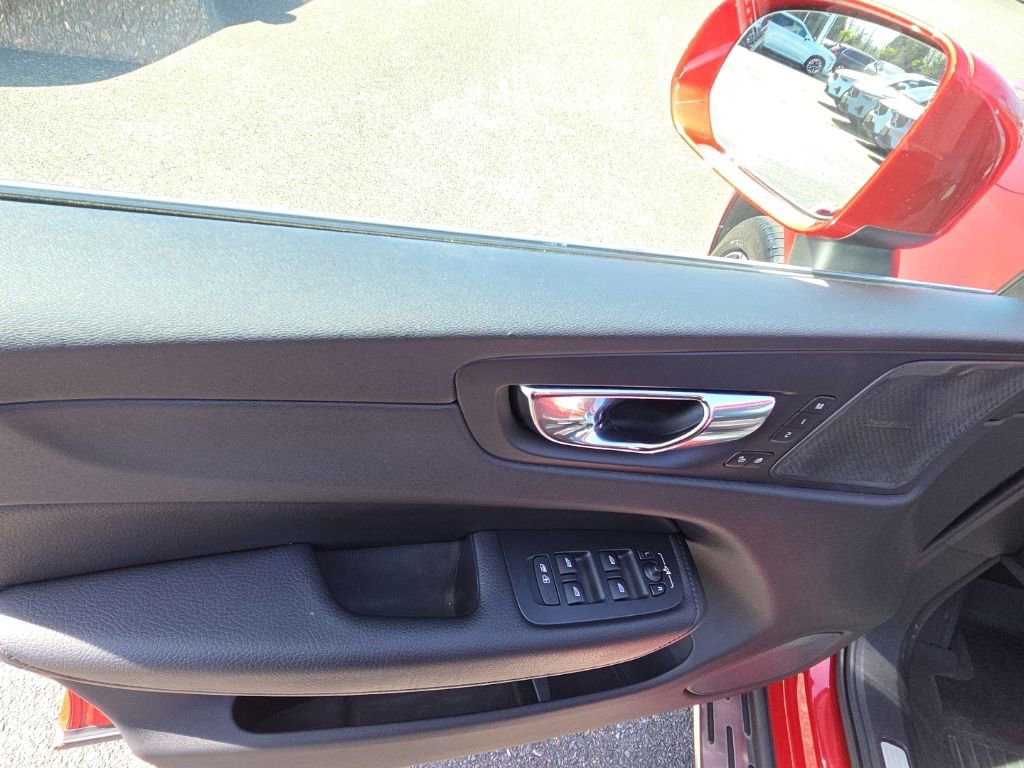 Used 2020 Volvo XC60 T5 Inscription w/ Protection Package Premier image 3