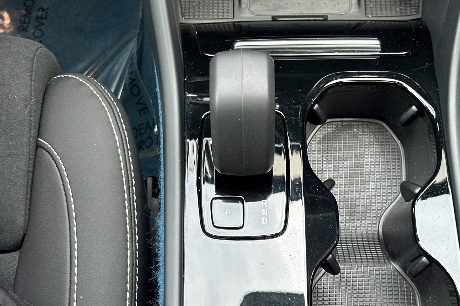 Used 2025 Volvo EX40 Ultra w/ Protection Package Premier image 25