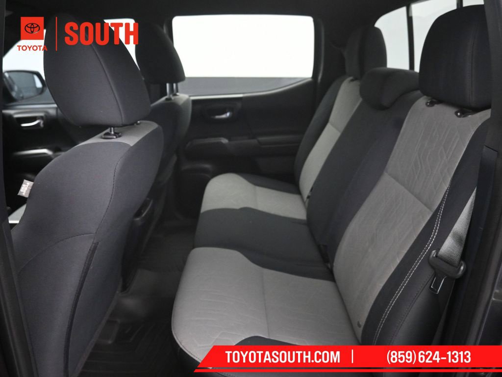 Used 2020 Toyota Tacoma TRD Off-Road AWD/4WD image 32