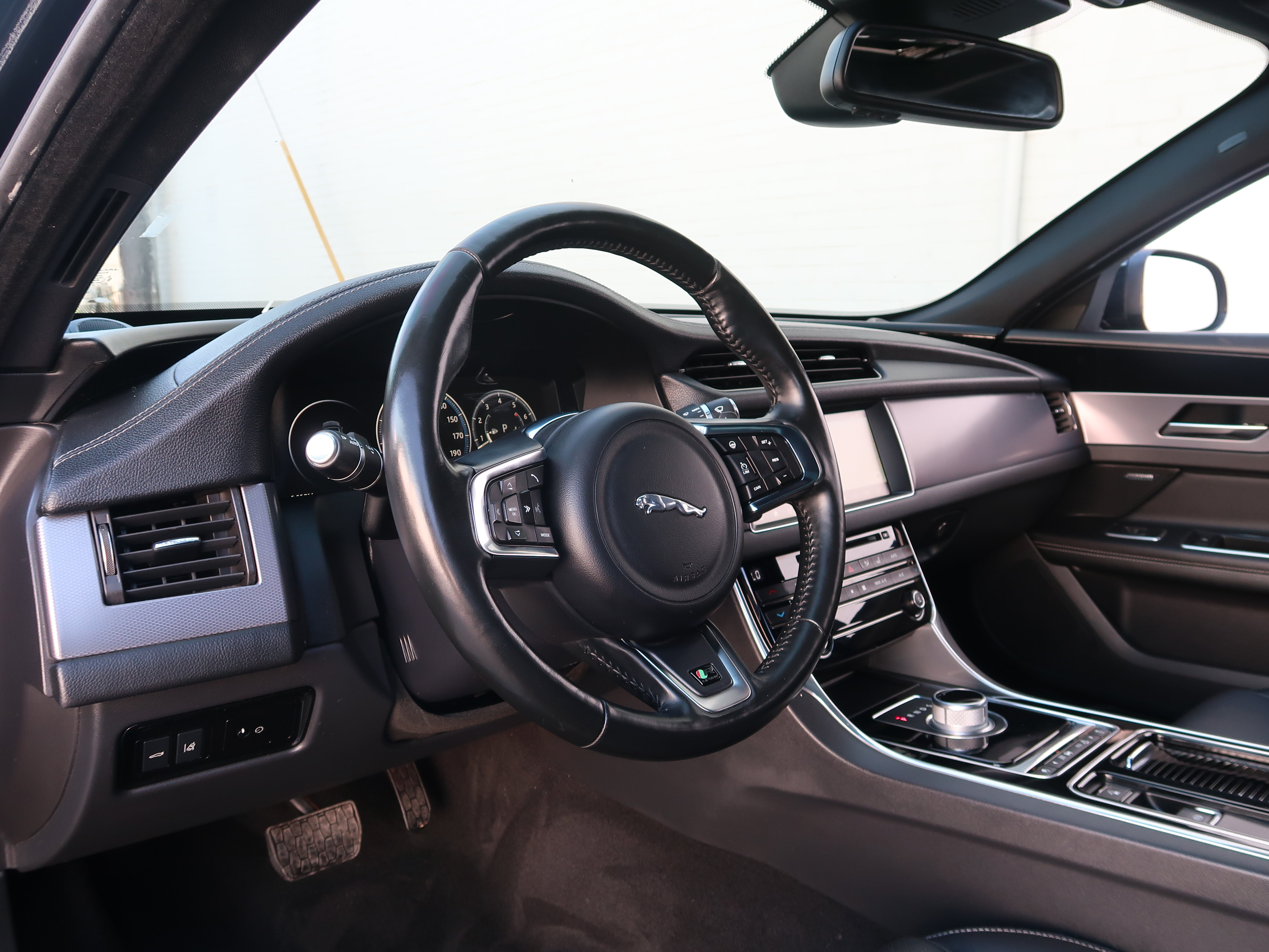 Used 2016 Jaguar XF R-Sport RWD image 34