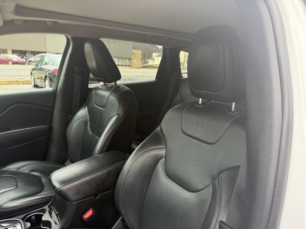 Used 2016 Jeep Cherokee Limited image 23