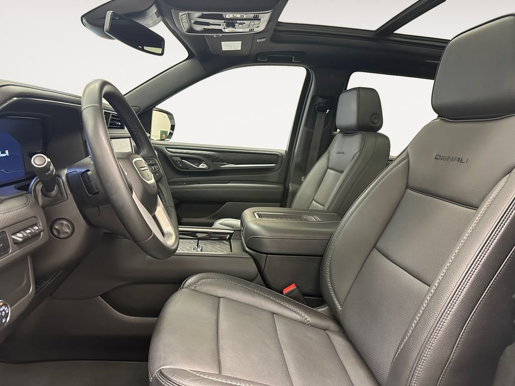 Used 2023 GMC Yukon Denali AWD/4WD image 9